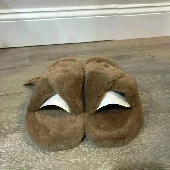NIB Seven7 Tan Beige Brown Kiki Fuzzy Soft Slipper Sandals Women’s Size 11 - Picture 2 of 6